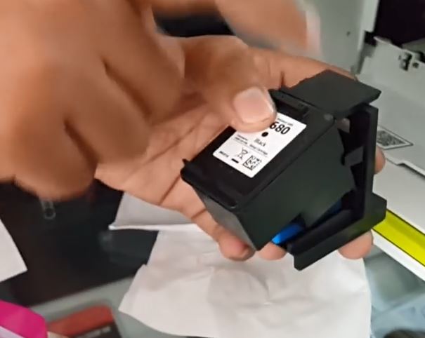 Proses pengisian tinta pada cartridge printer HP OfficeJet 7110