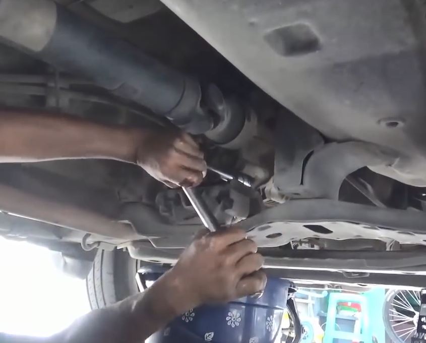 pasang kembali baut penguras
