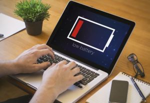 perbedaan daya baterai laptop dan notebook